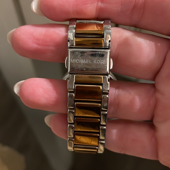 Two tone Michael kors Parker watch - Picture 7 of 7